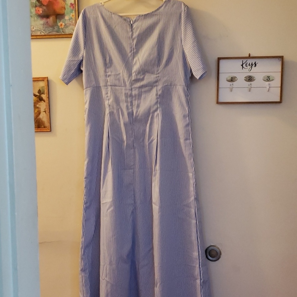 Dress - Picture 4 of 4